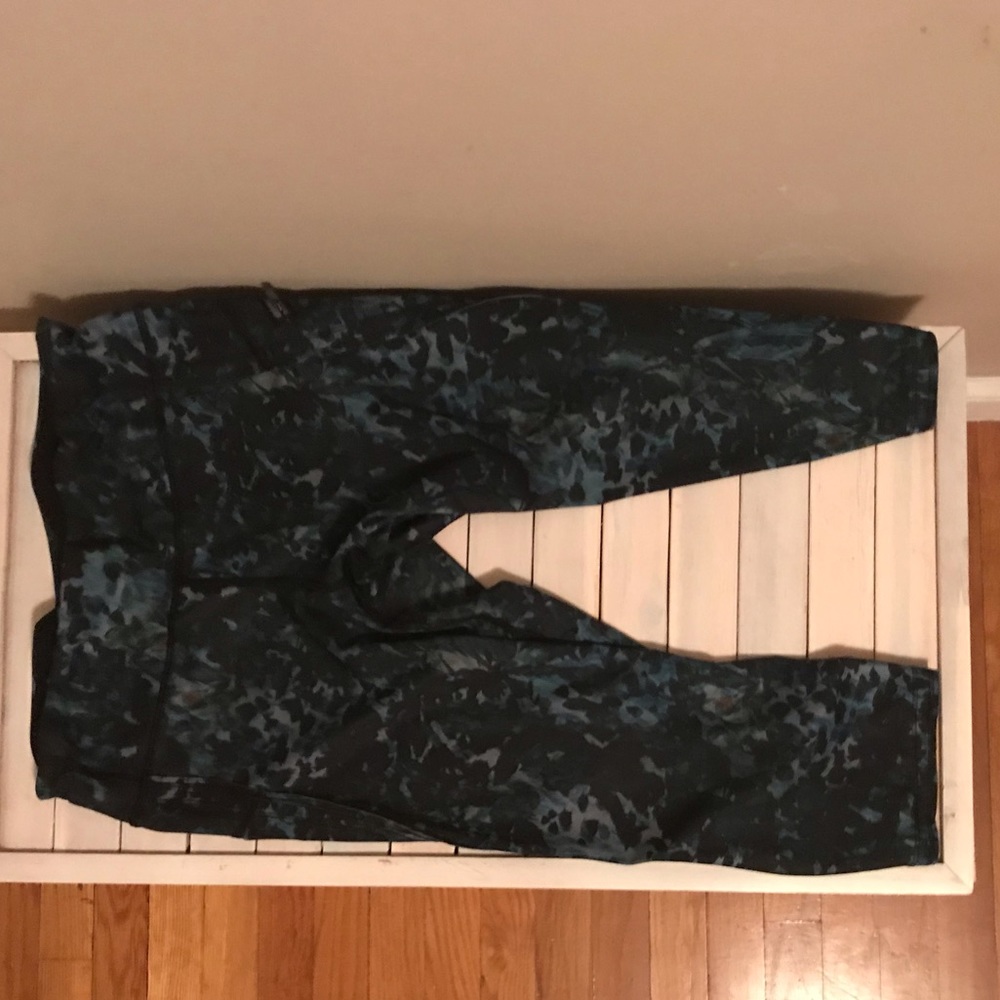 Lululemon crops
